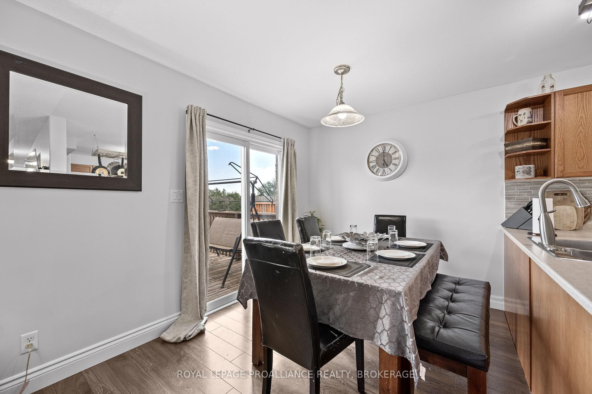 974 Swanfield Street photo 13