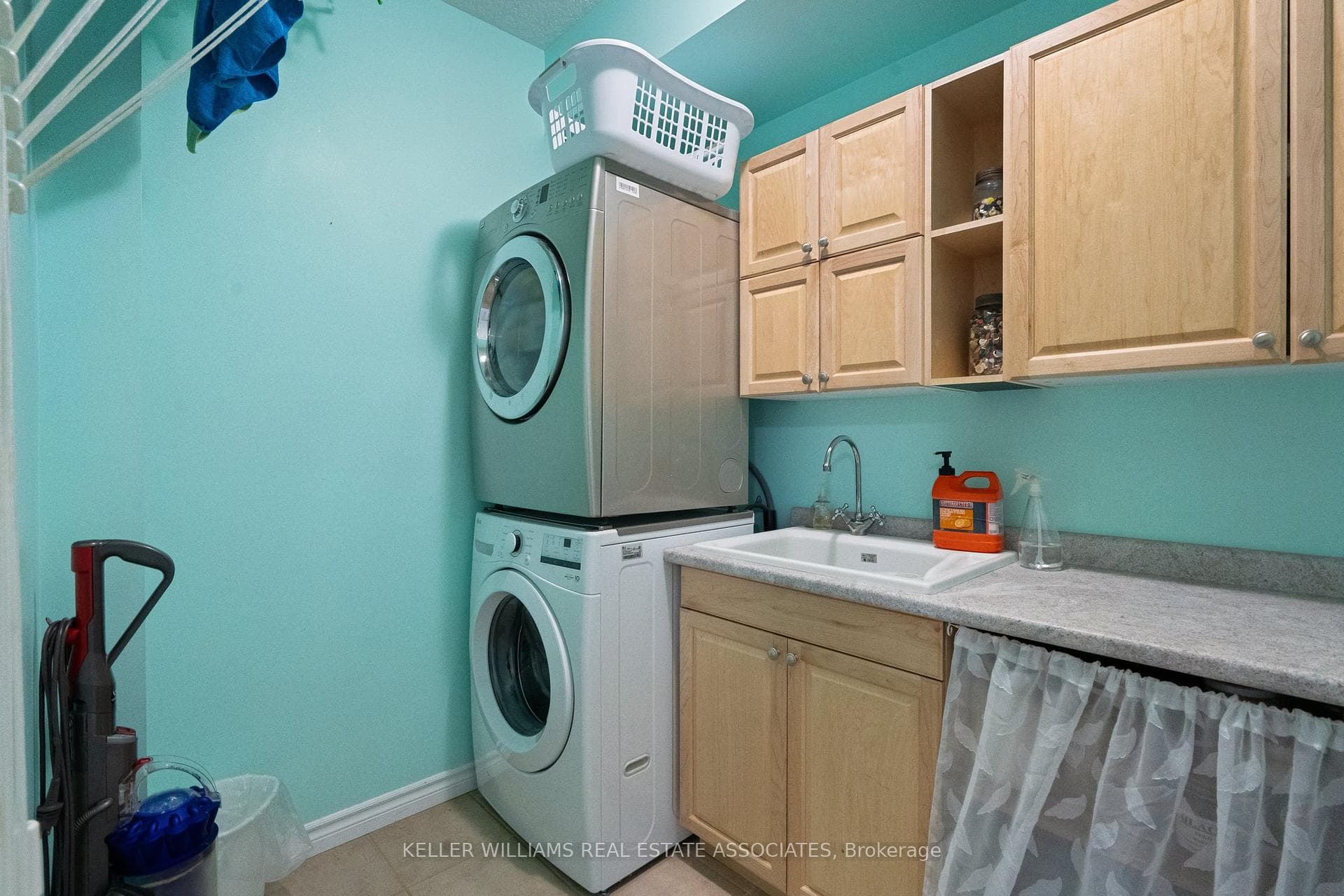 95 Yates Avenue photo 16