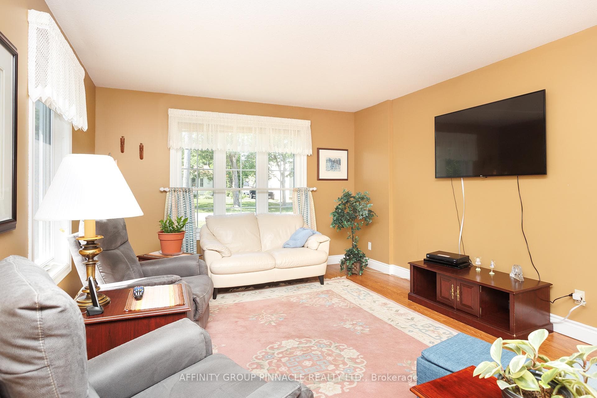 476 Bay Street photo 13