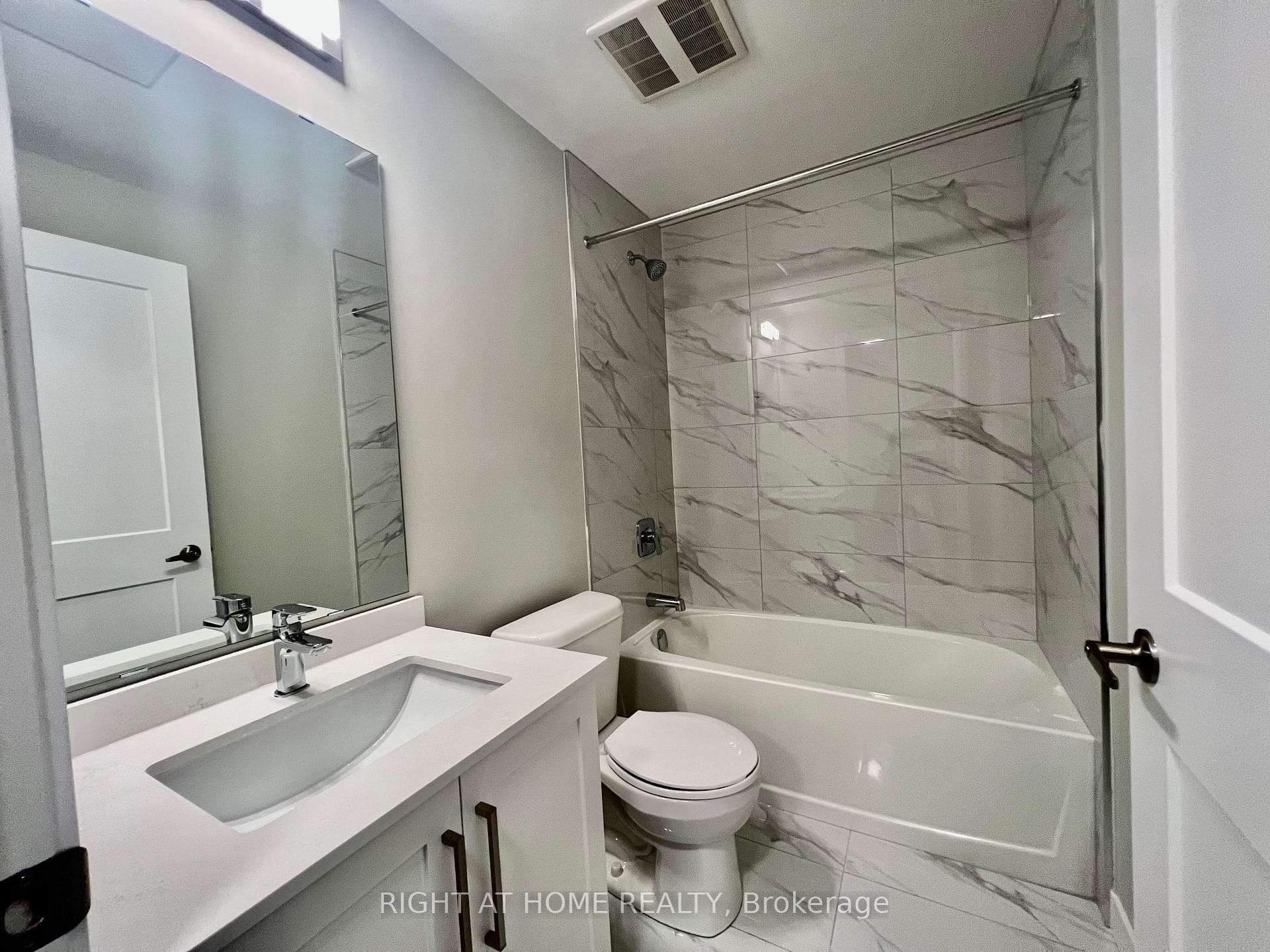 15 Queen Street Unit 1815 photo 13