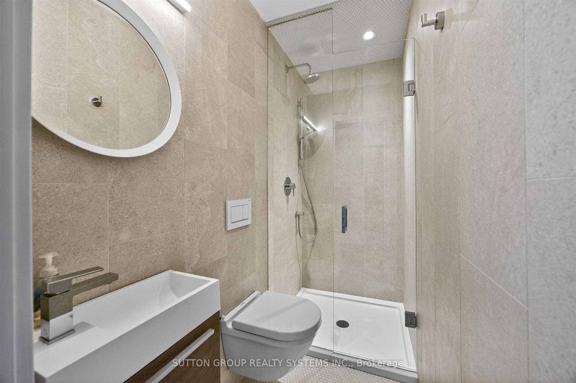 82 Kenneth Avenue photo 30