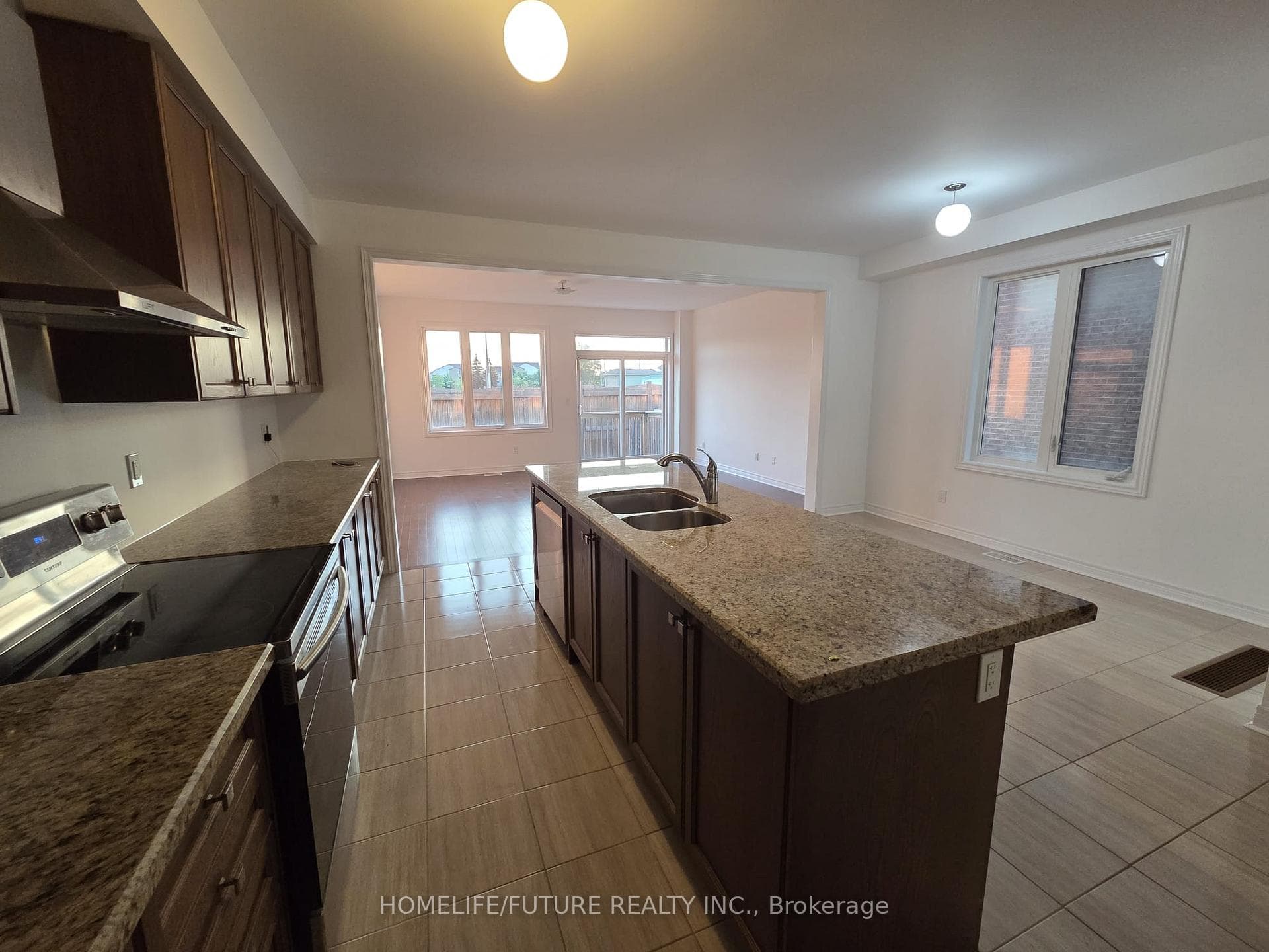94 Cathedral Drive photo 5