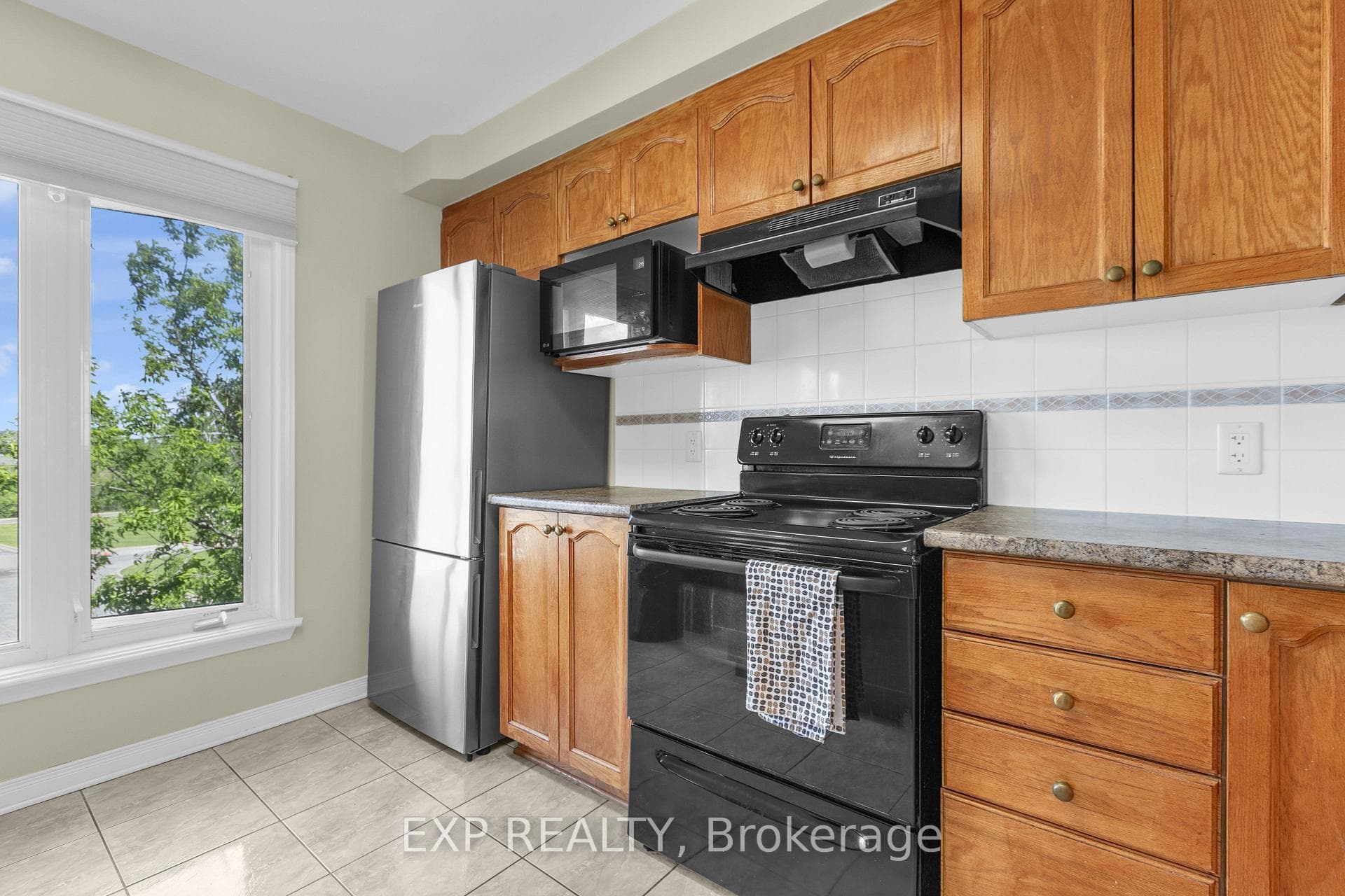 555 REARDON Private photo 23