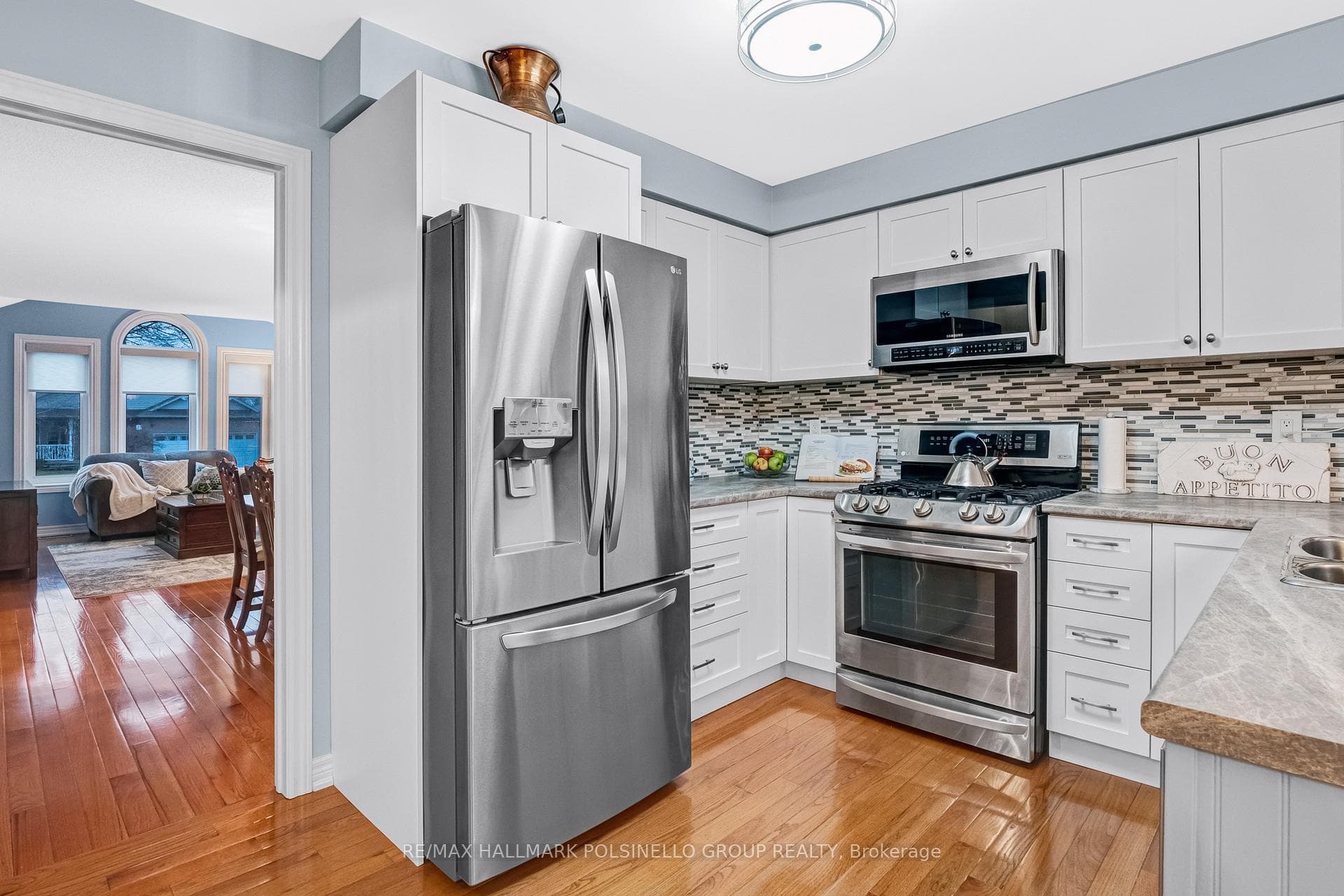 324 Harvie Road photo 10