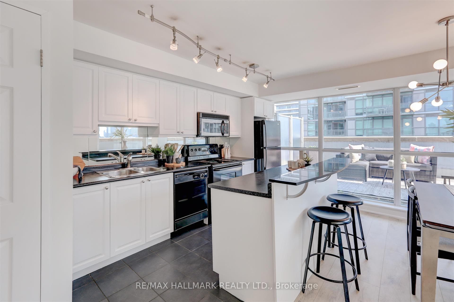 230 King Street Unit 1508 photo 3