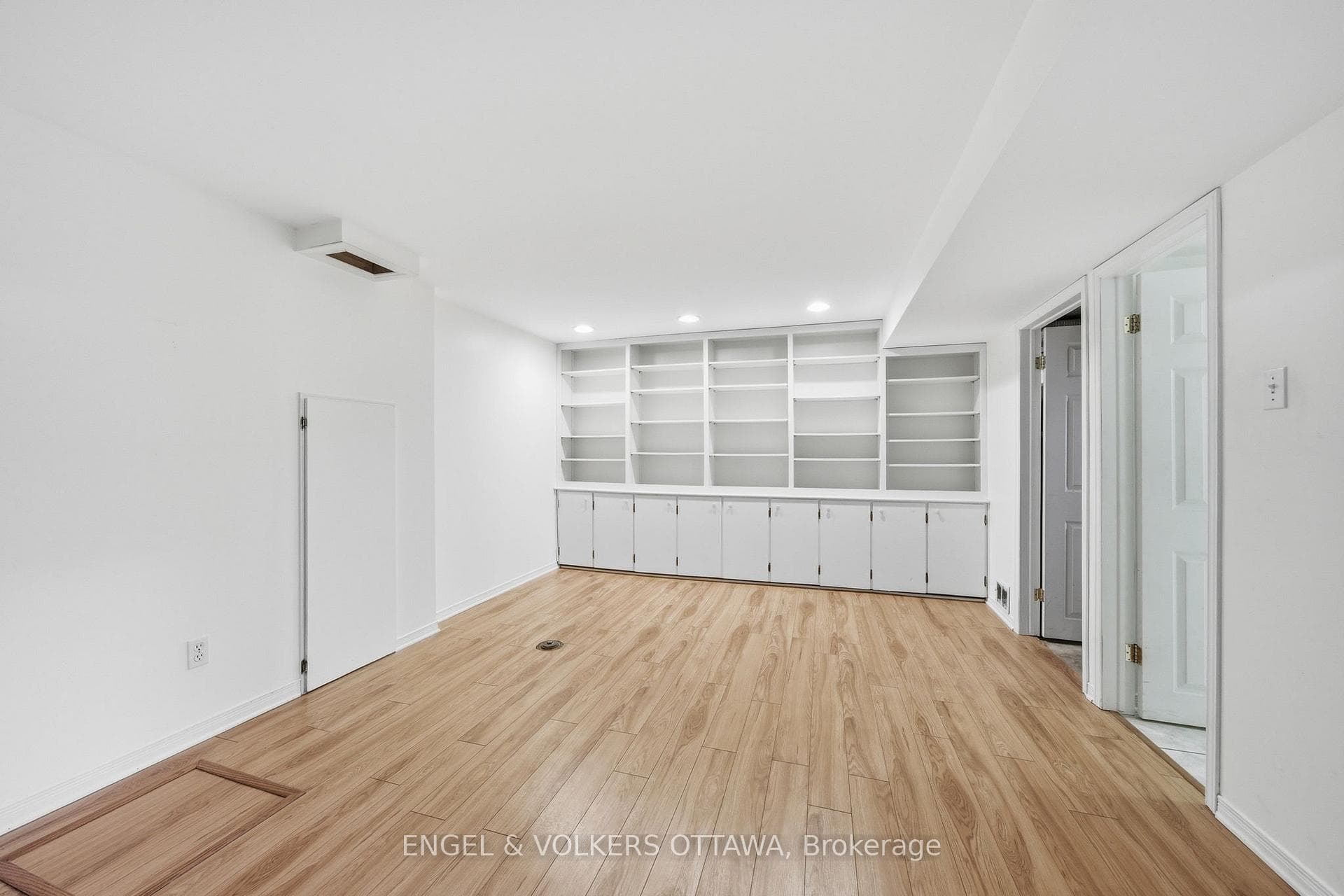 22 Parkside Crescent photo 15