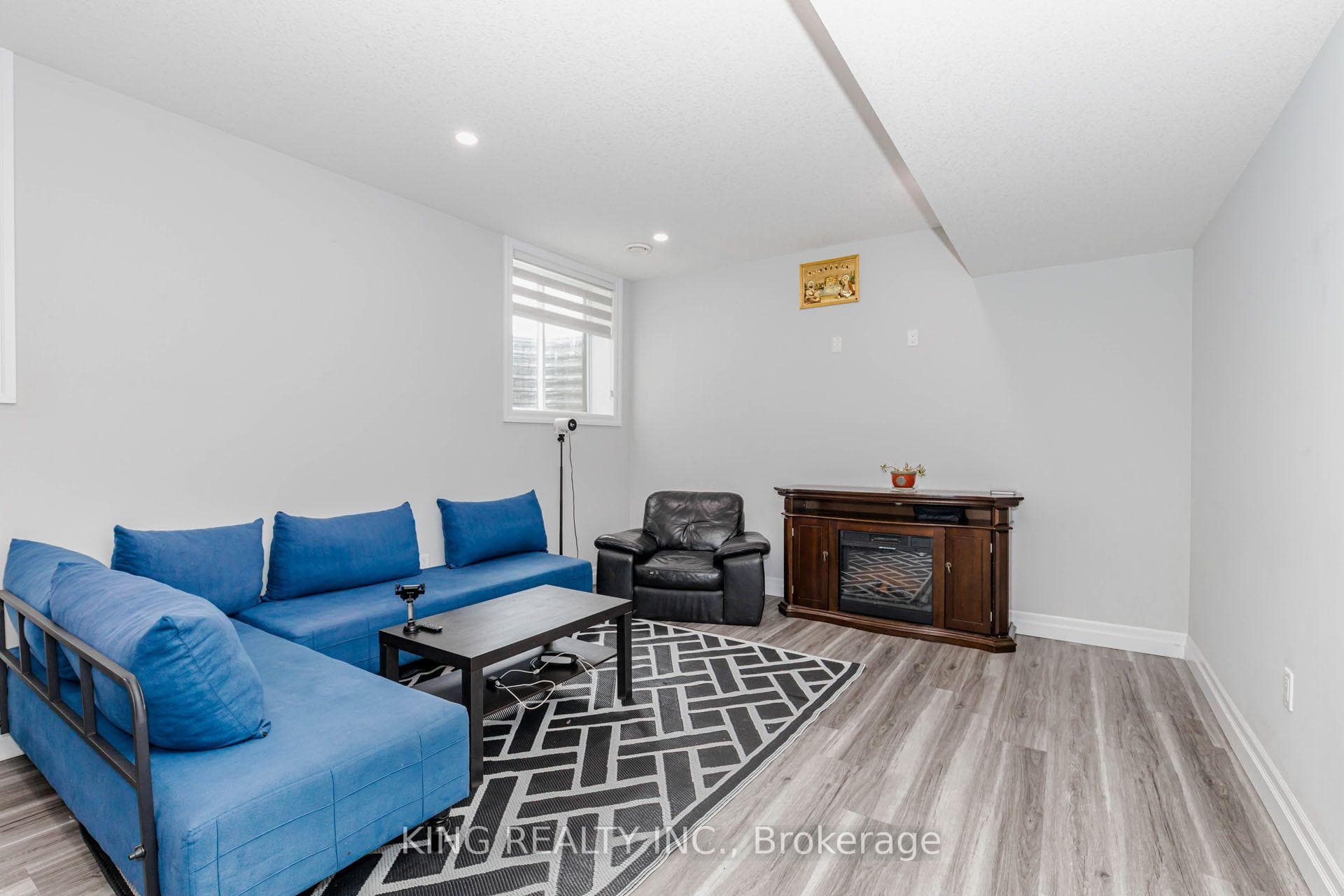 584 Chelton Road photo 40