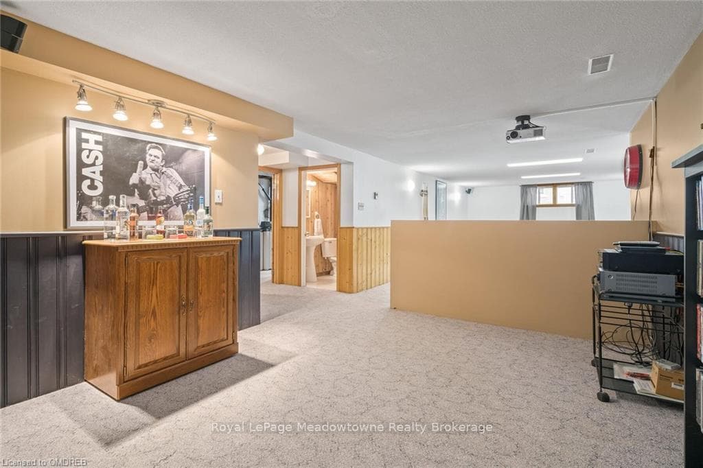 425 WELLINGTON Street photo 18