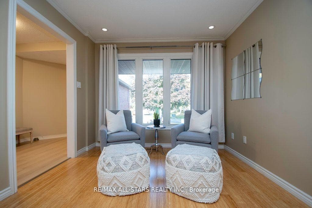 180 Sandringham Drive photo 7