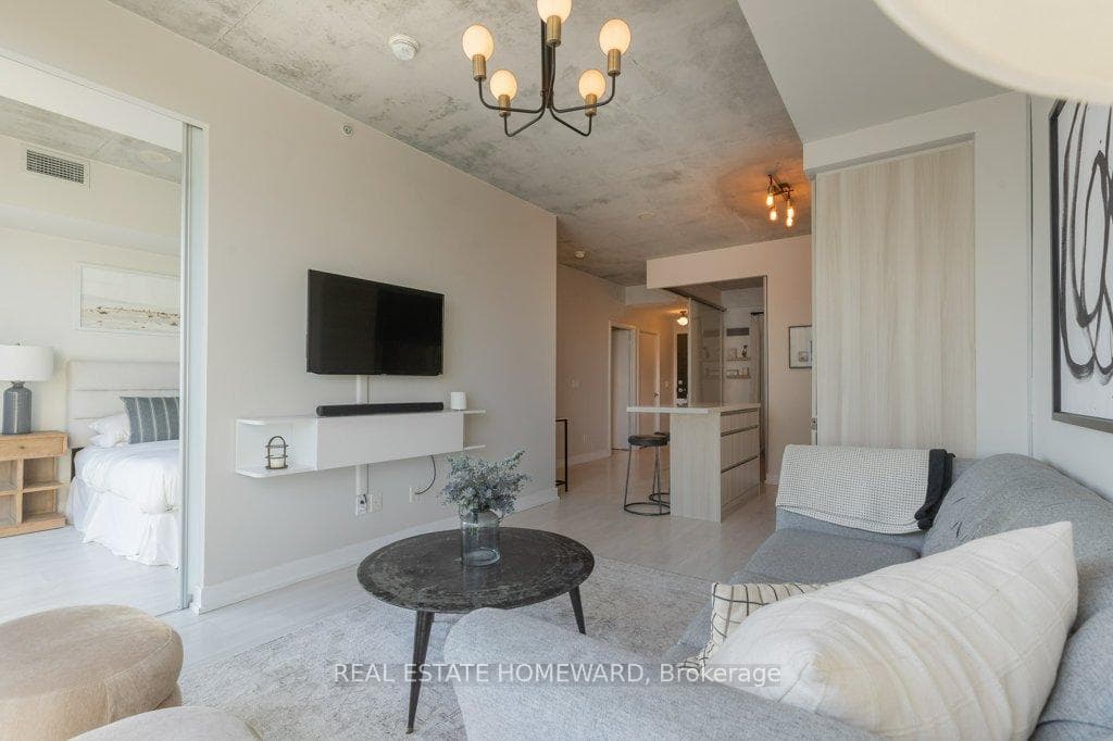 1190 Dundas Street Unit 809 photo 7