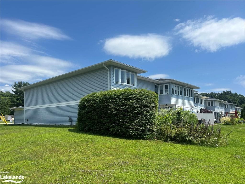 2 GEORGIAN BAY Avenue photo 2
