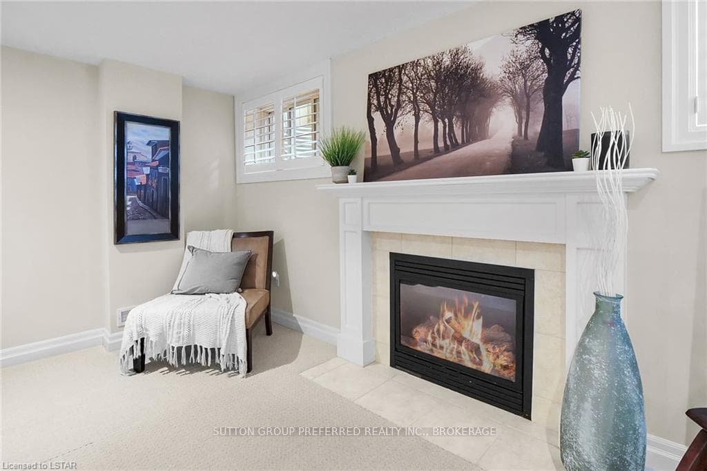 1533 JIM ALLEN Way Unit 6 photo 27