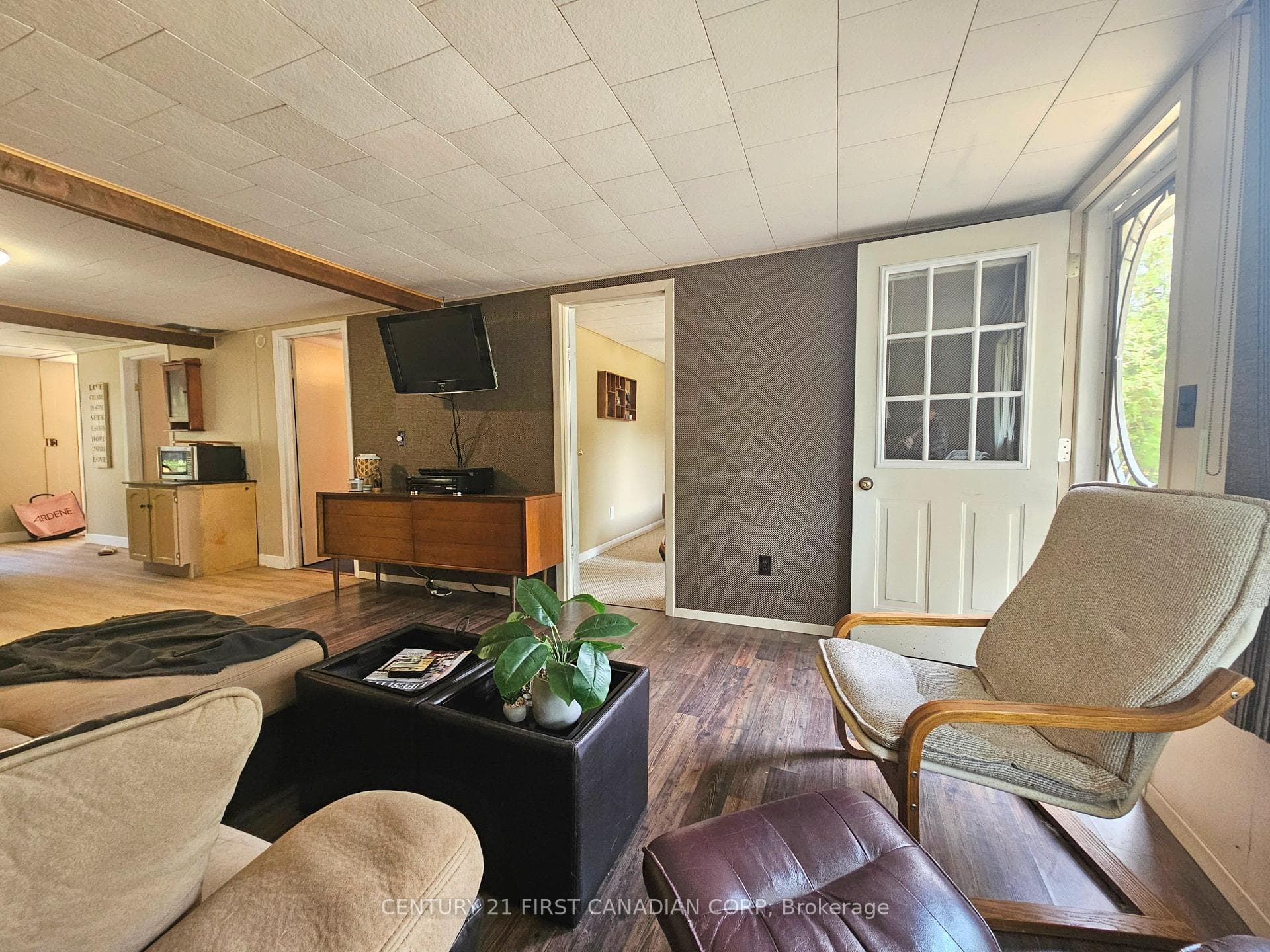 6346 London Road photo 7
