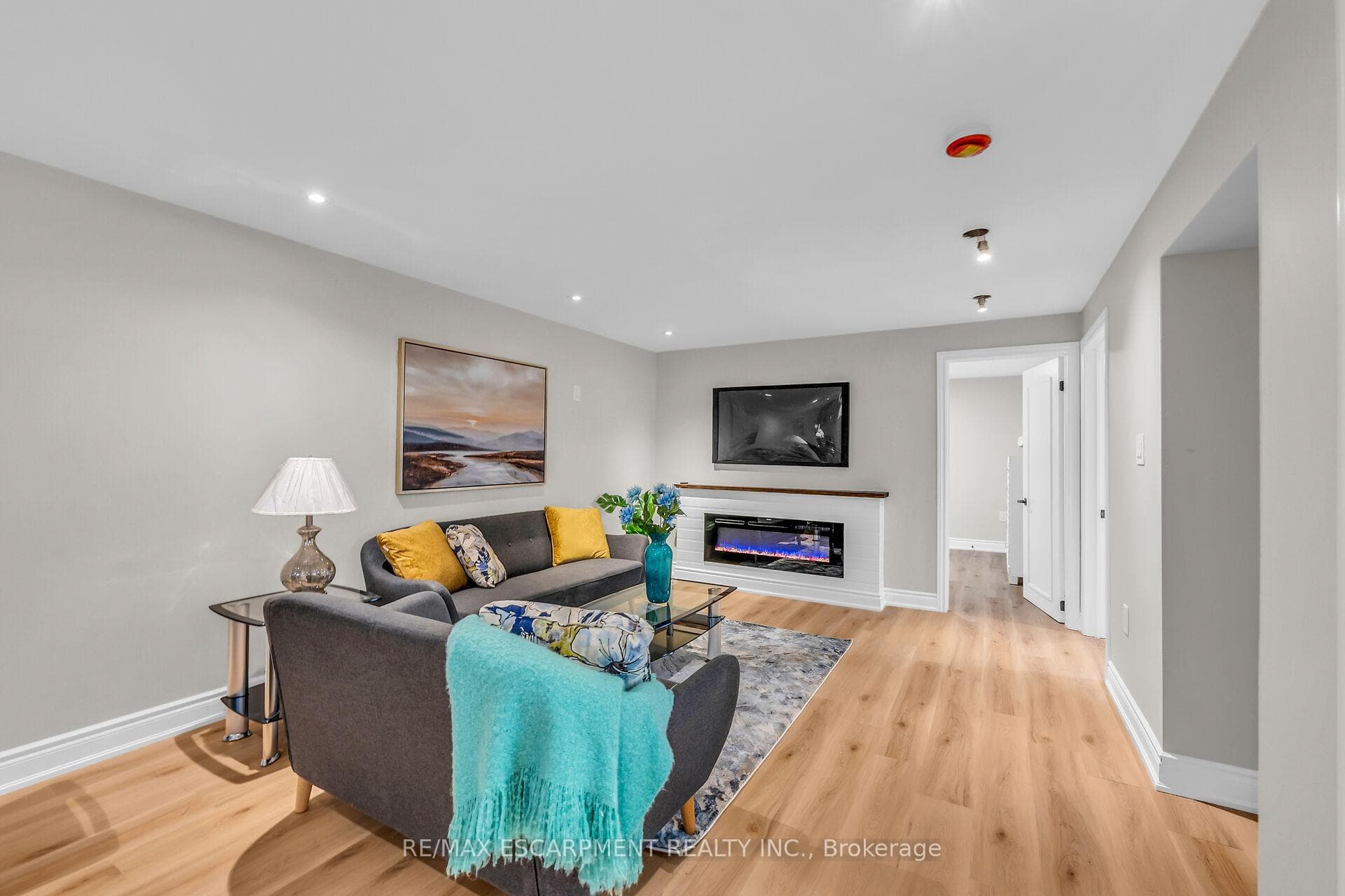 165 Bellingham Drive photo 28