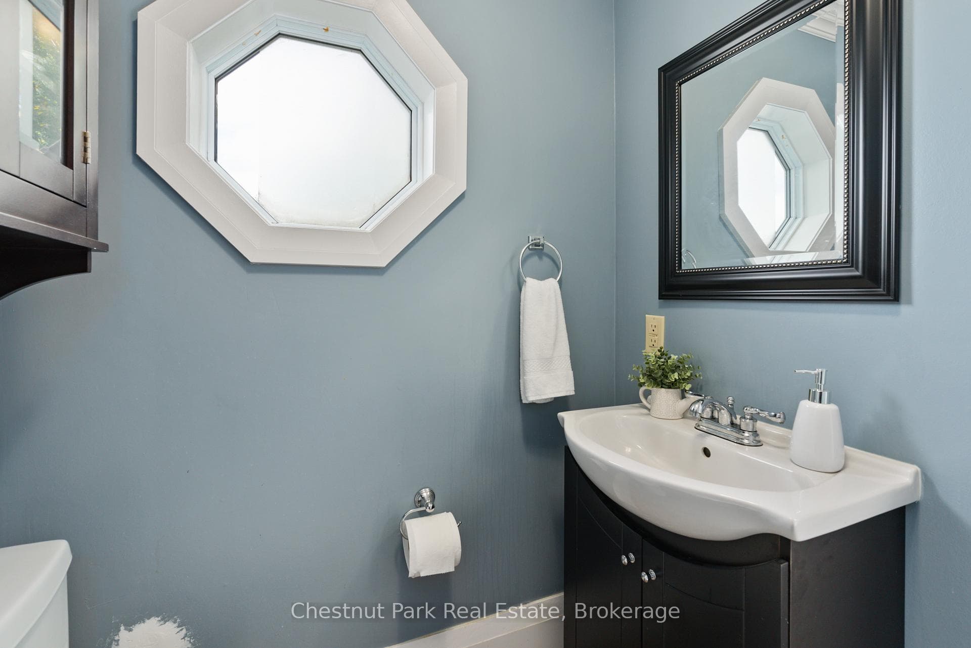 2 Pc Ensuite Bathroom
