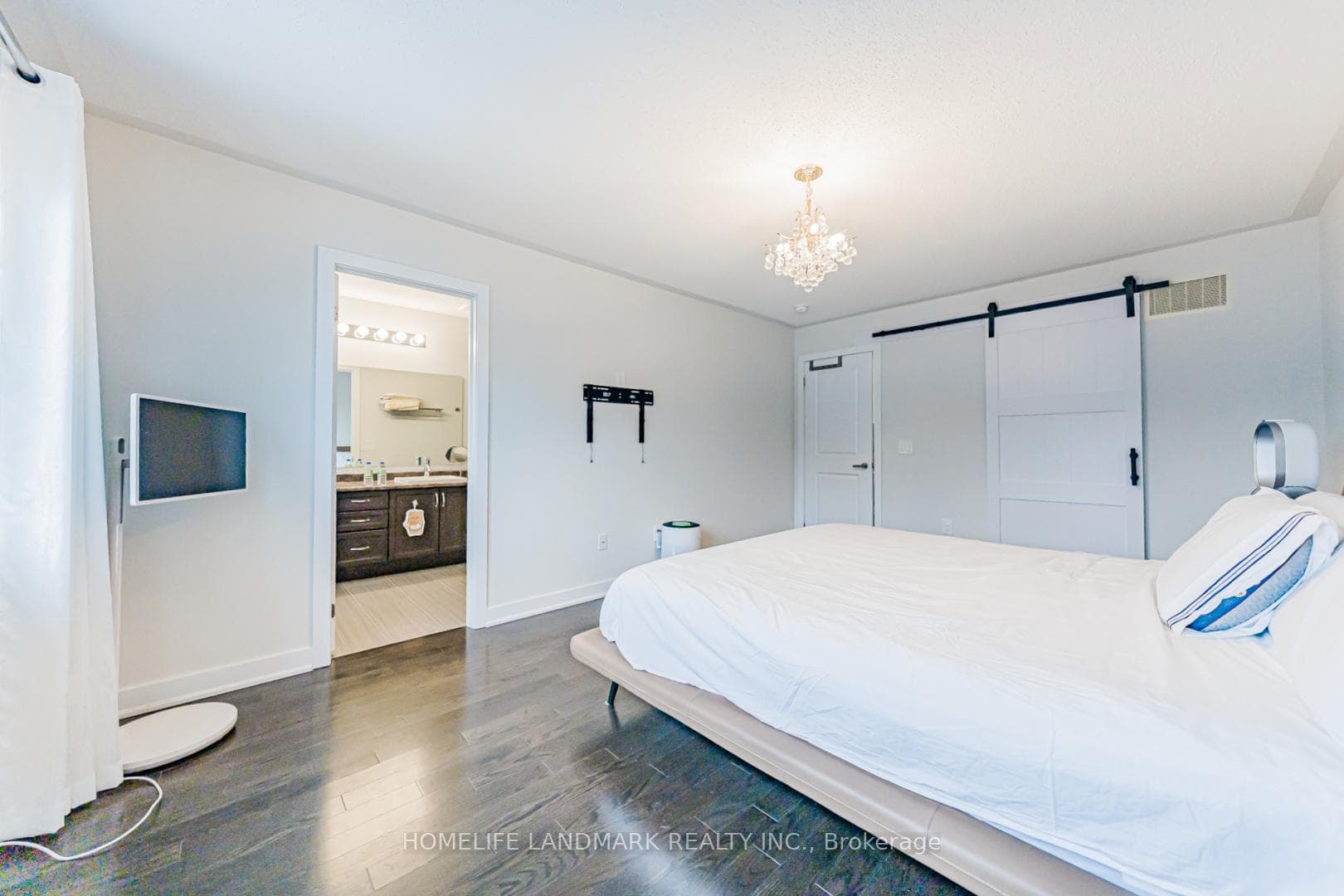 62 Helliwell Crescent photo 40