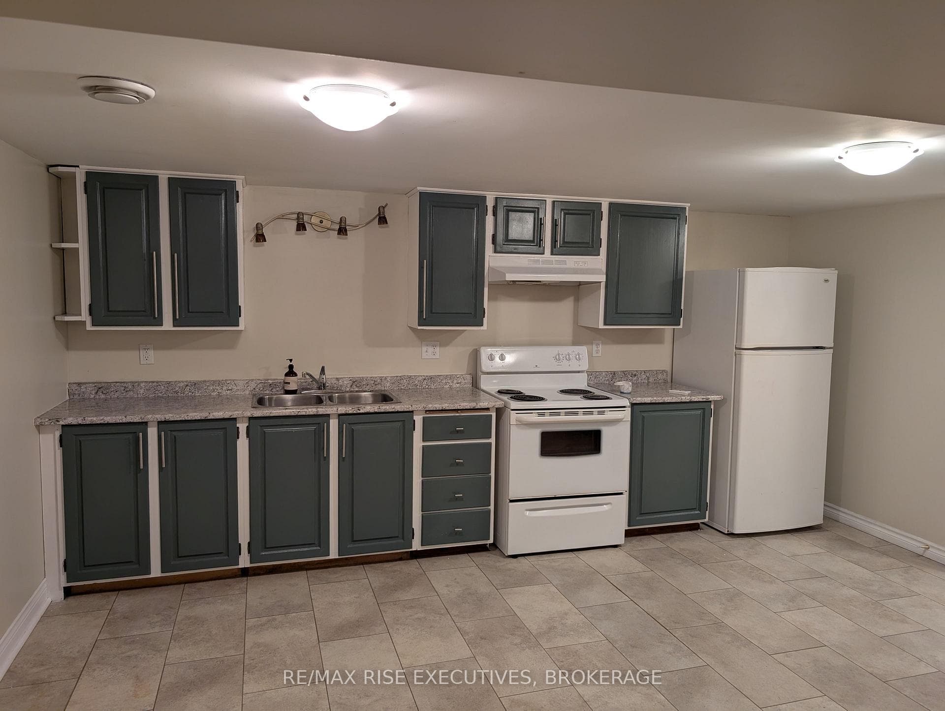 2405 Rideau Ferry Road photo 31