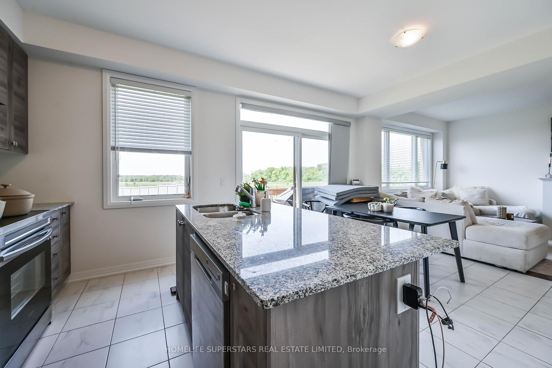 156 Freedom Crescent photo 17