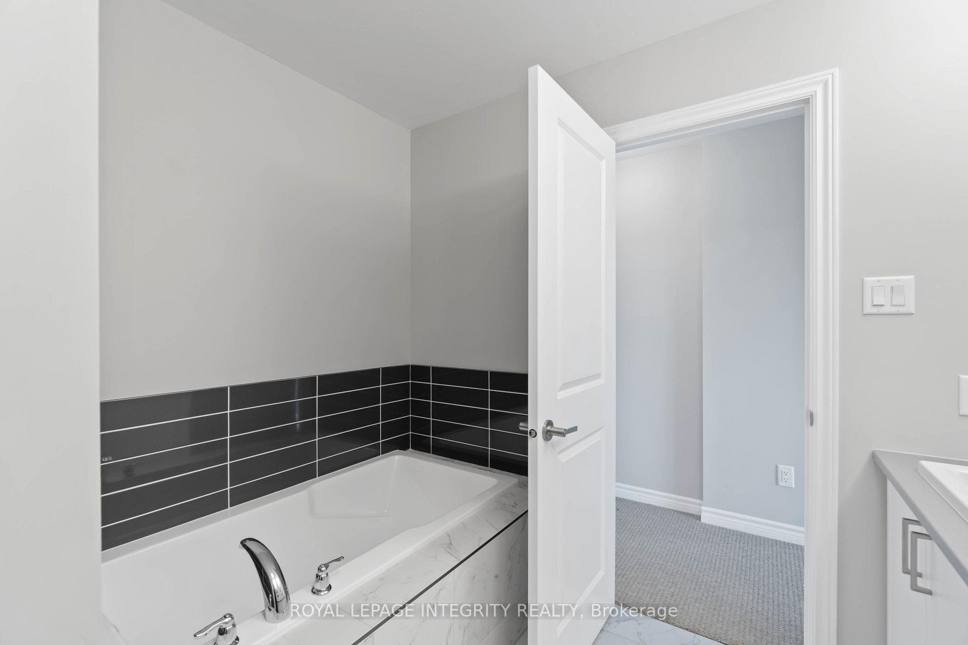 634 Fisher Street photo 29