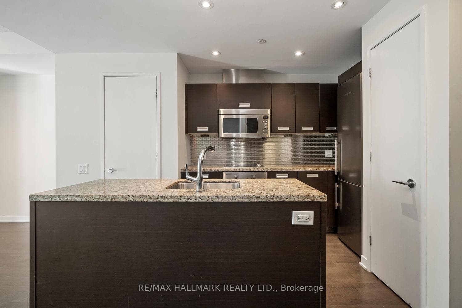 90 Park Lawn Road Unit 2302 photo 7