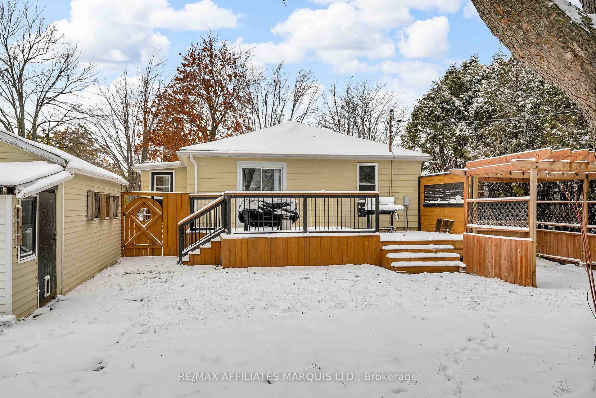 24 Bethune Avenue photo 42