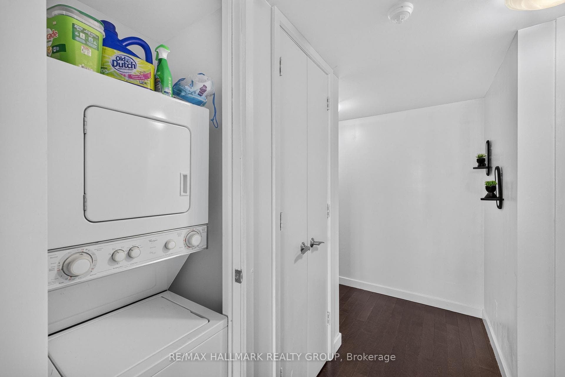 201 Parkdale Avenue Unit 807 photo 21