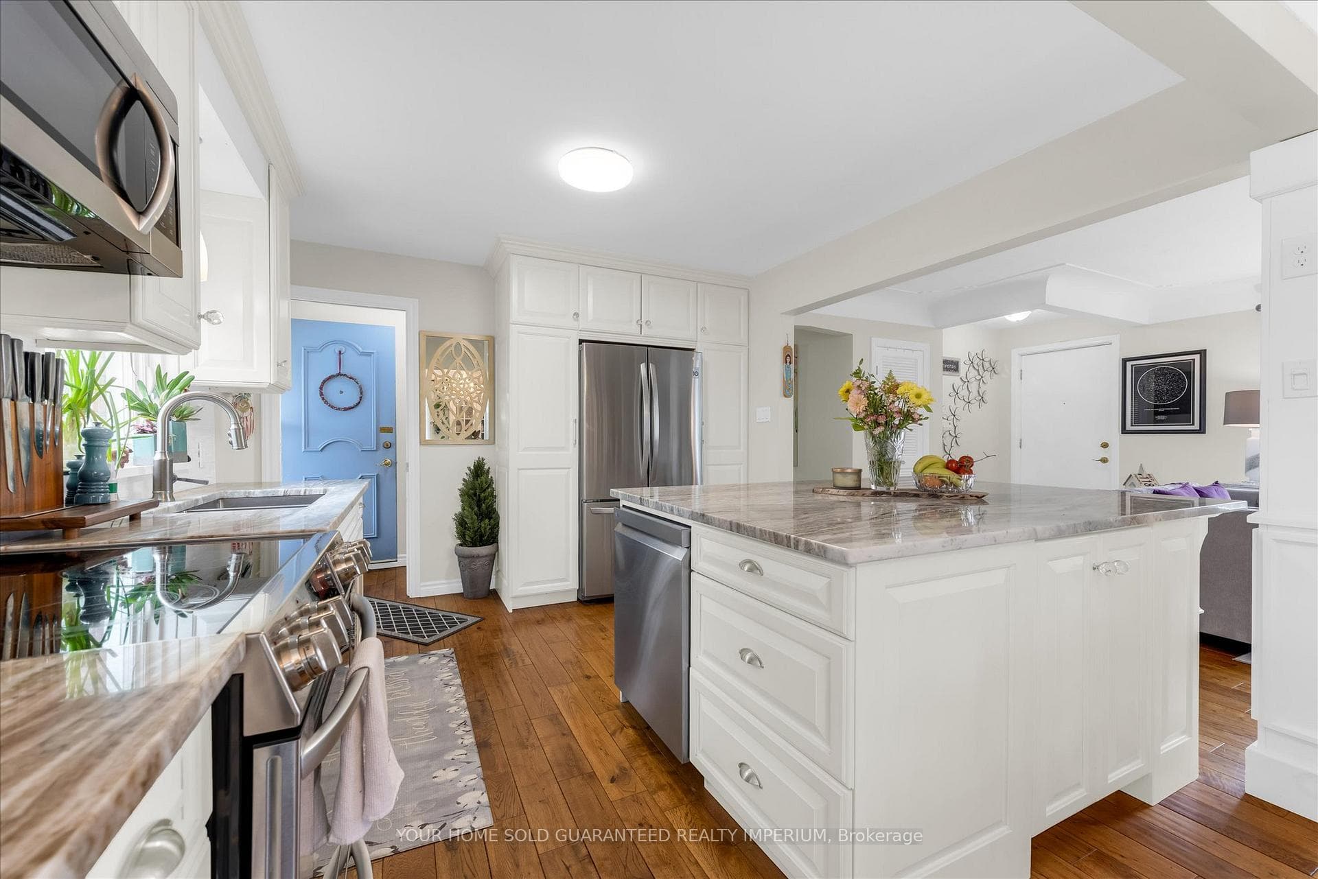 8 Mulock Avenue photo 10