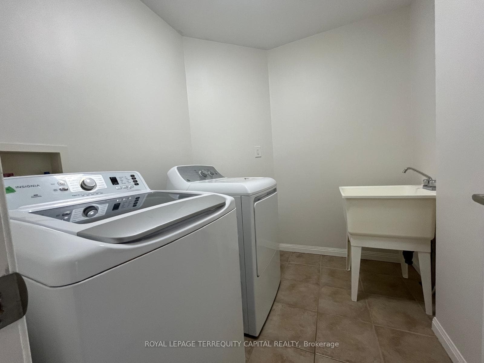 343 Edgehill Drive Unit Upper photo 12