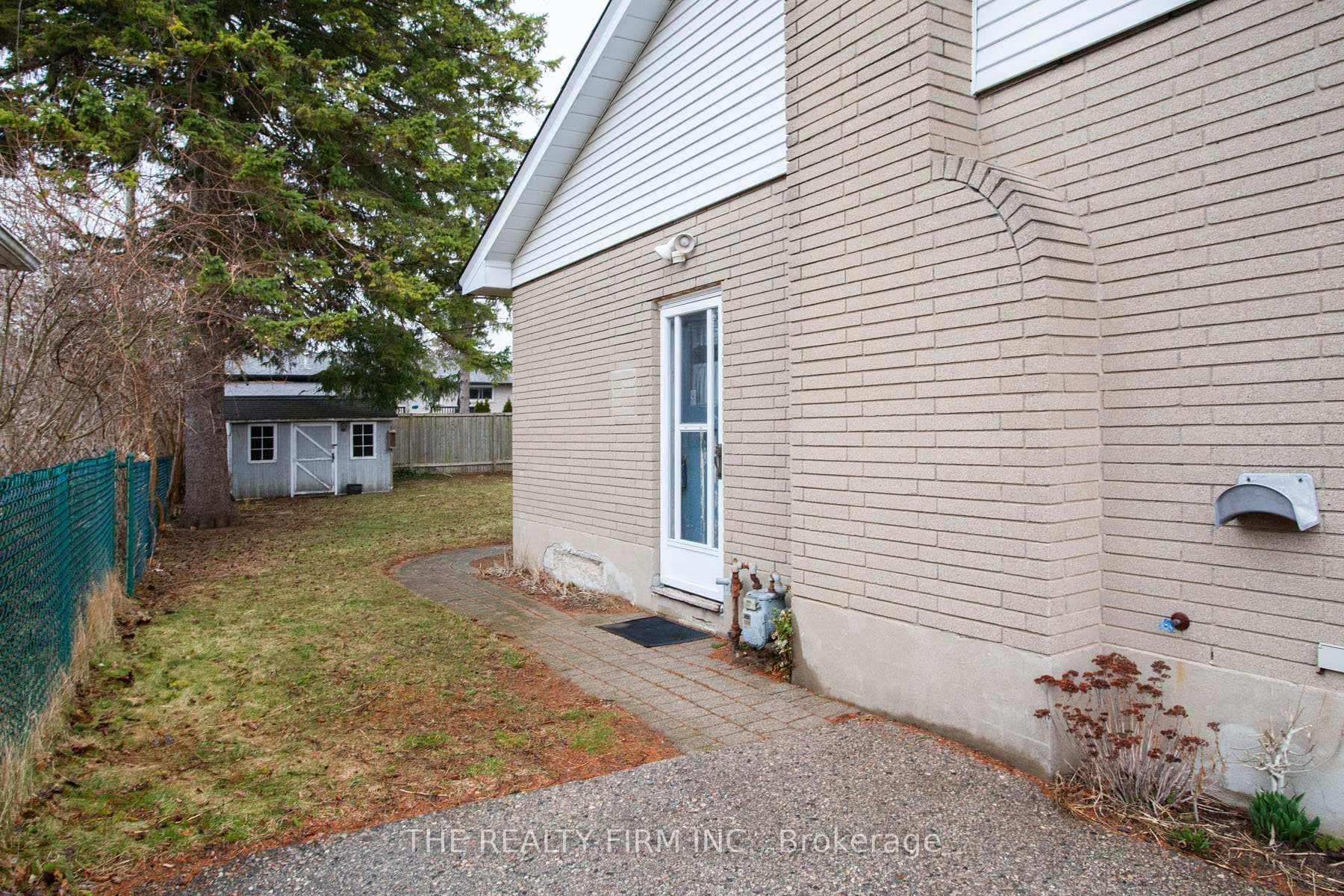 78 Strathcona Drive photo 42