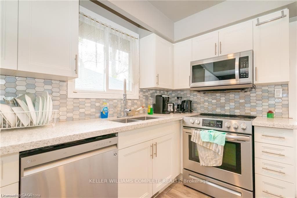 574 UPPER SHERMAN Avenue photo 5