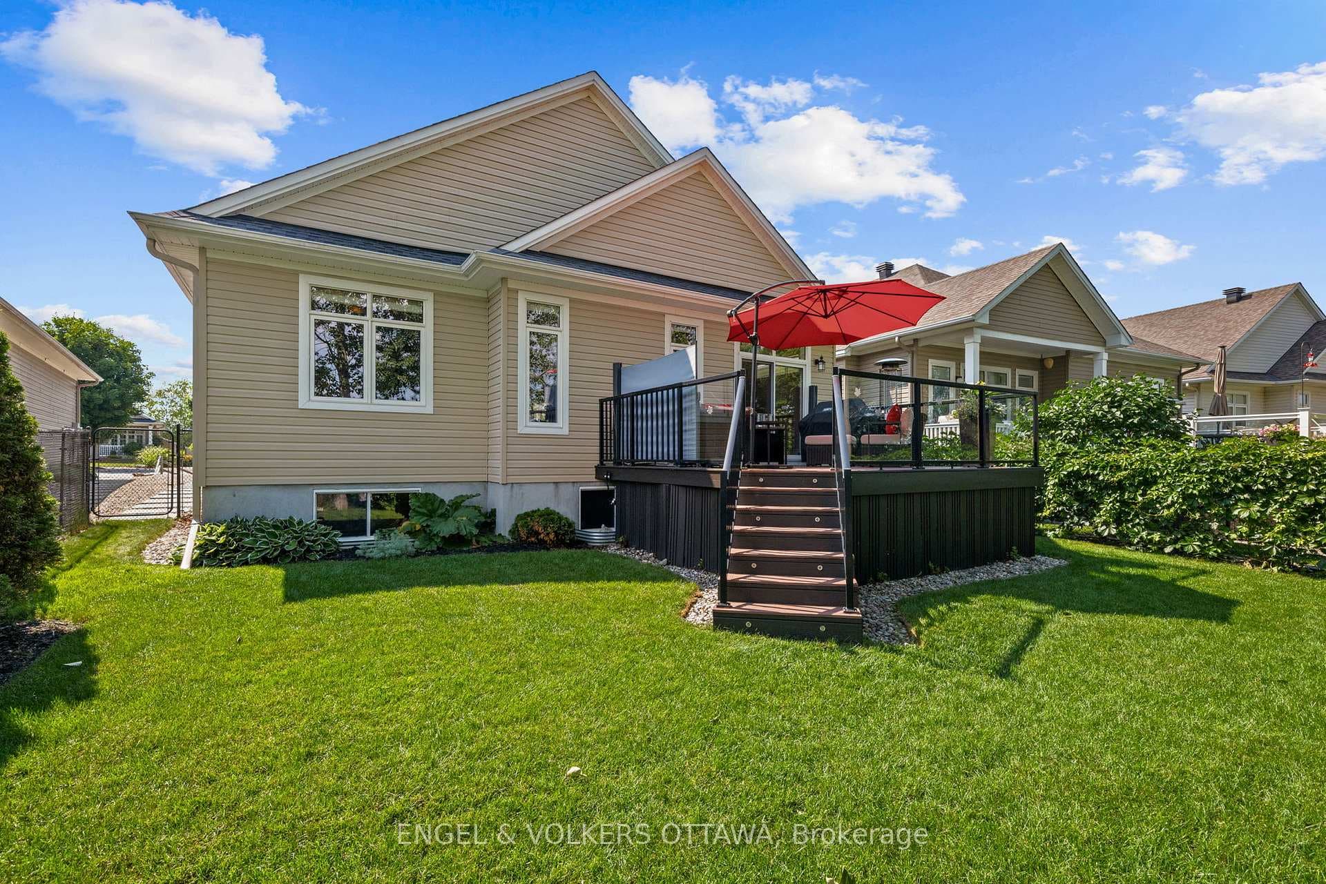 112 Equinelle Drive photo 32