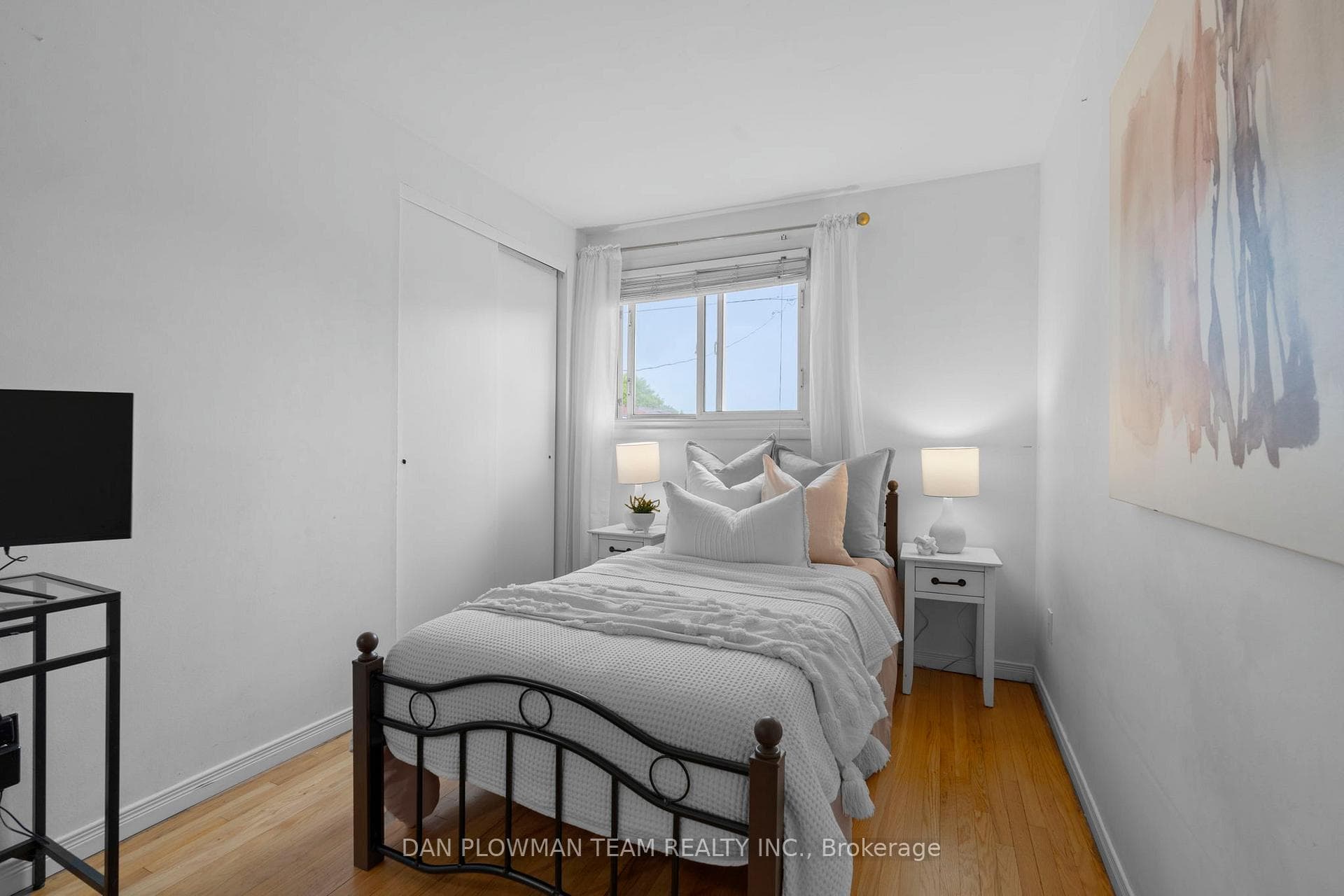 1348 Lakefield Street photo 18