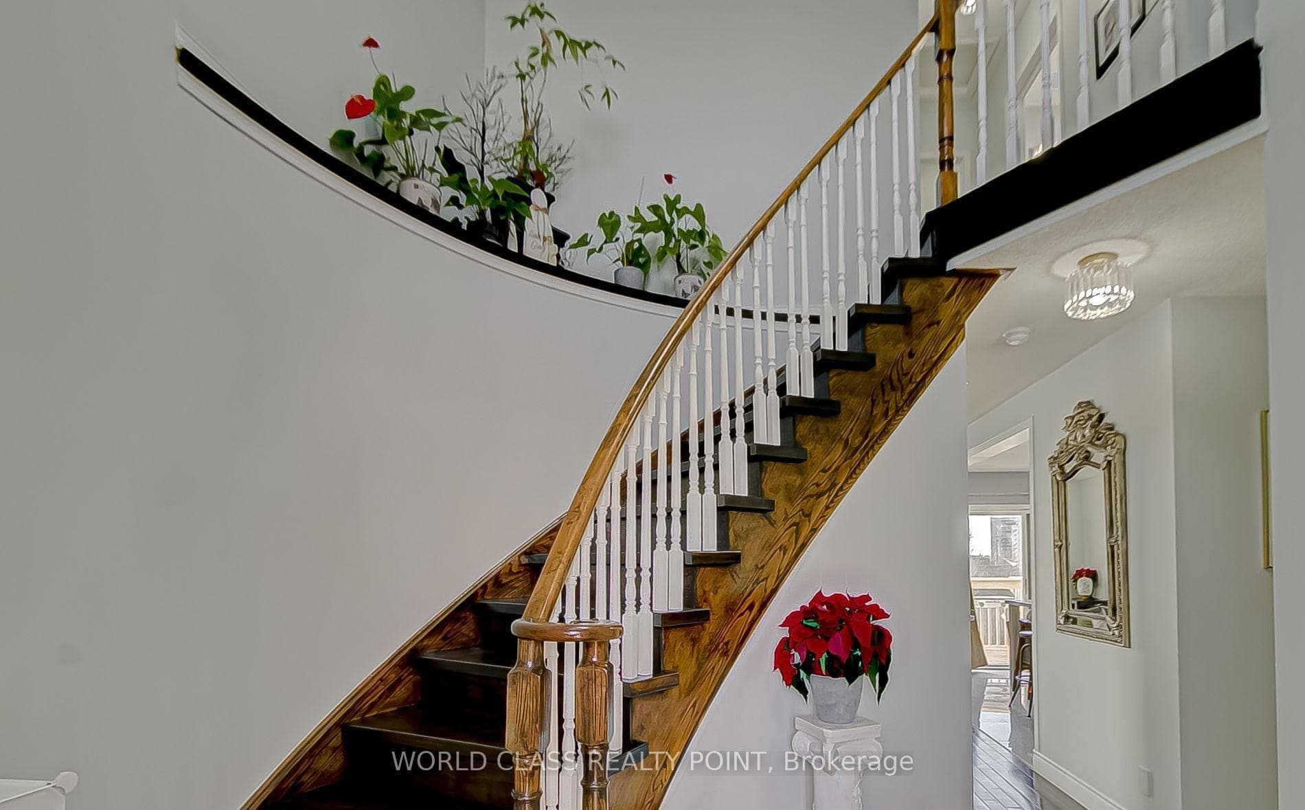 471 Cobblehill Drive Unit (Upper Portion) photo 11