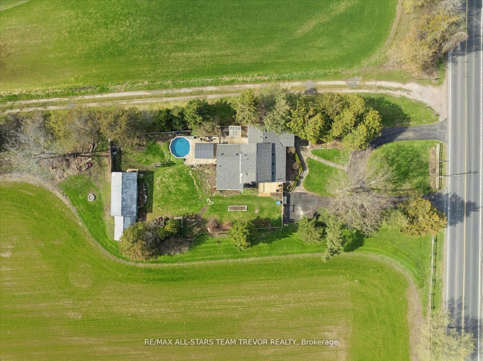 24082 Warden Avenue photo 47