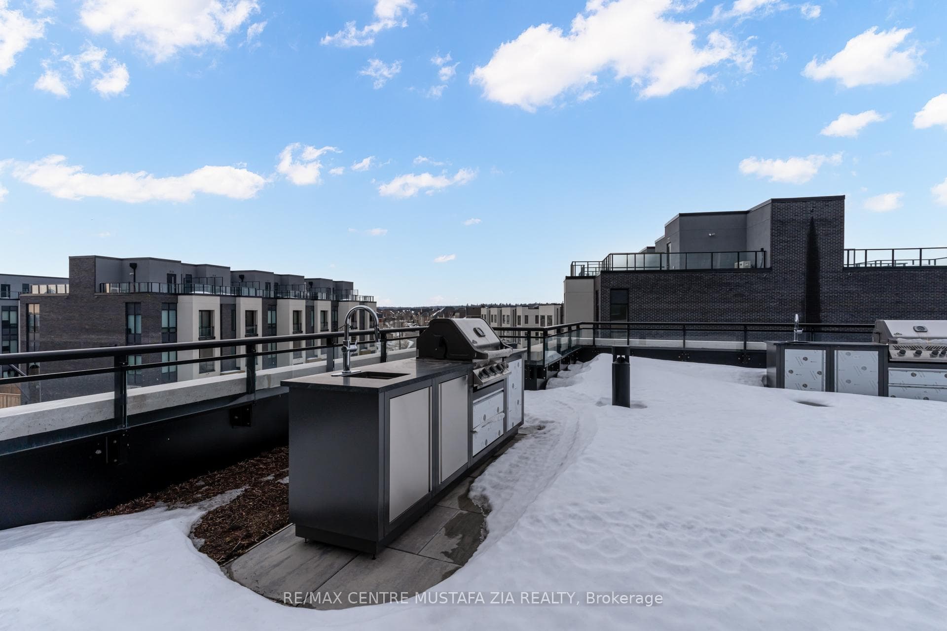 395 Dundas Street Unit 217 photo 40