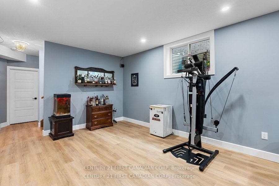 128 Scotts Drive photo 37
