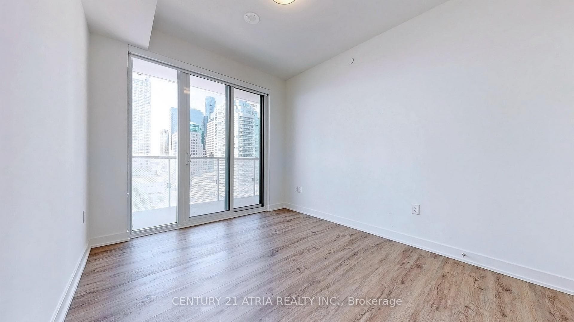 15 Queens Quay Unit 920 photo 12