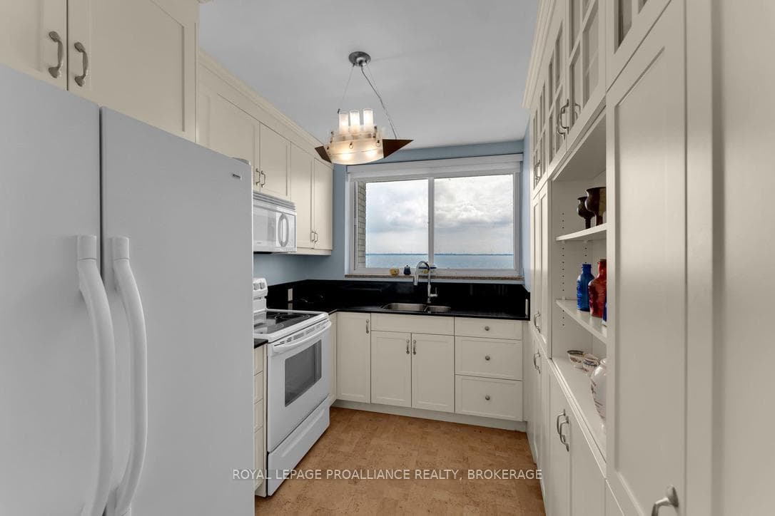 1 Mowat Avenue Unit 604 photo 11