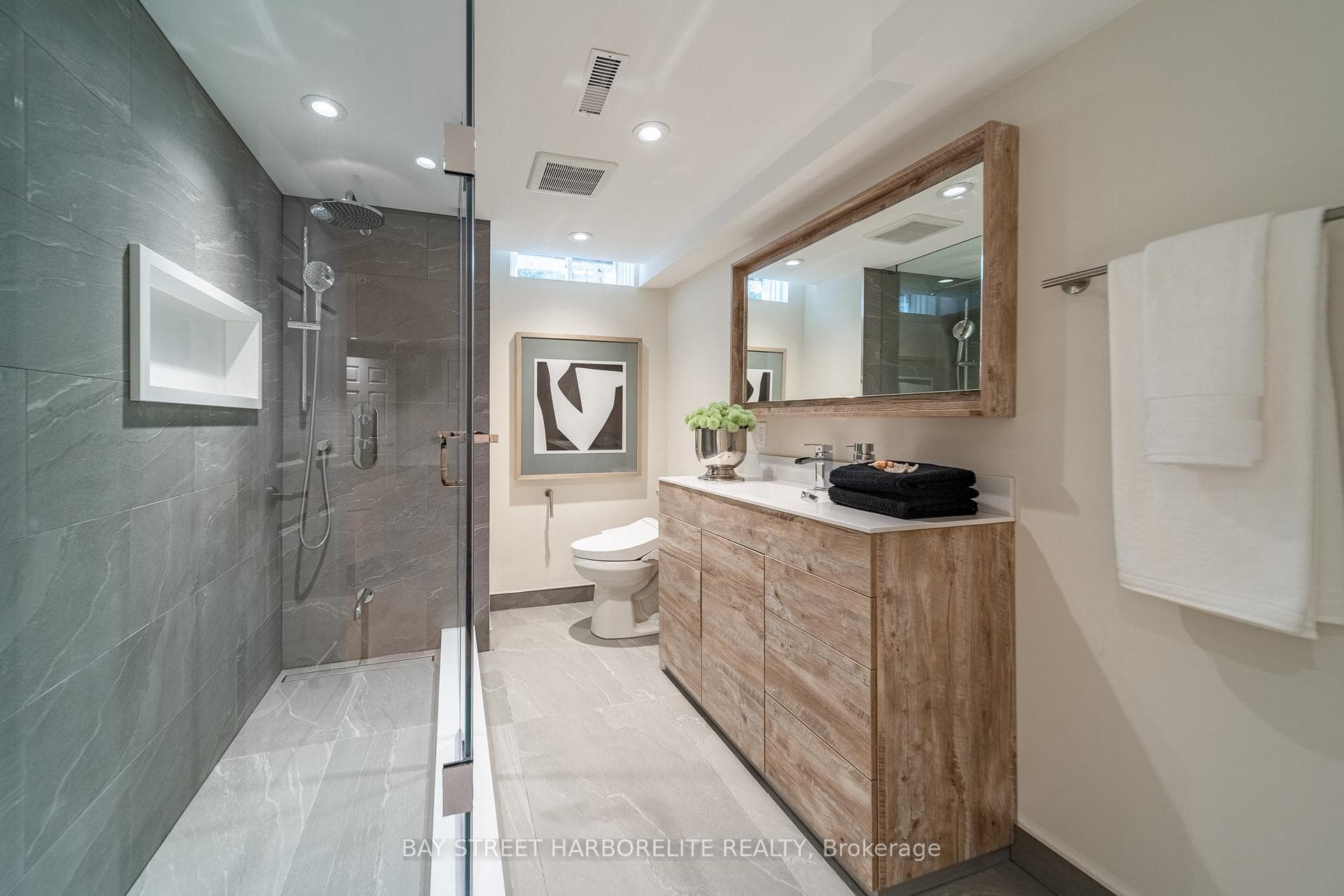 2366 Devon Road photo 29