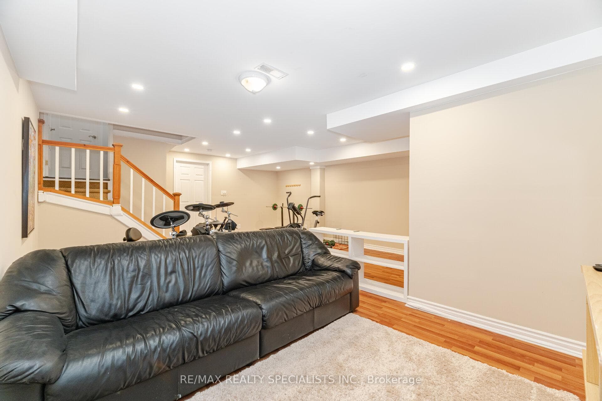 154 Roxton Road photo 36