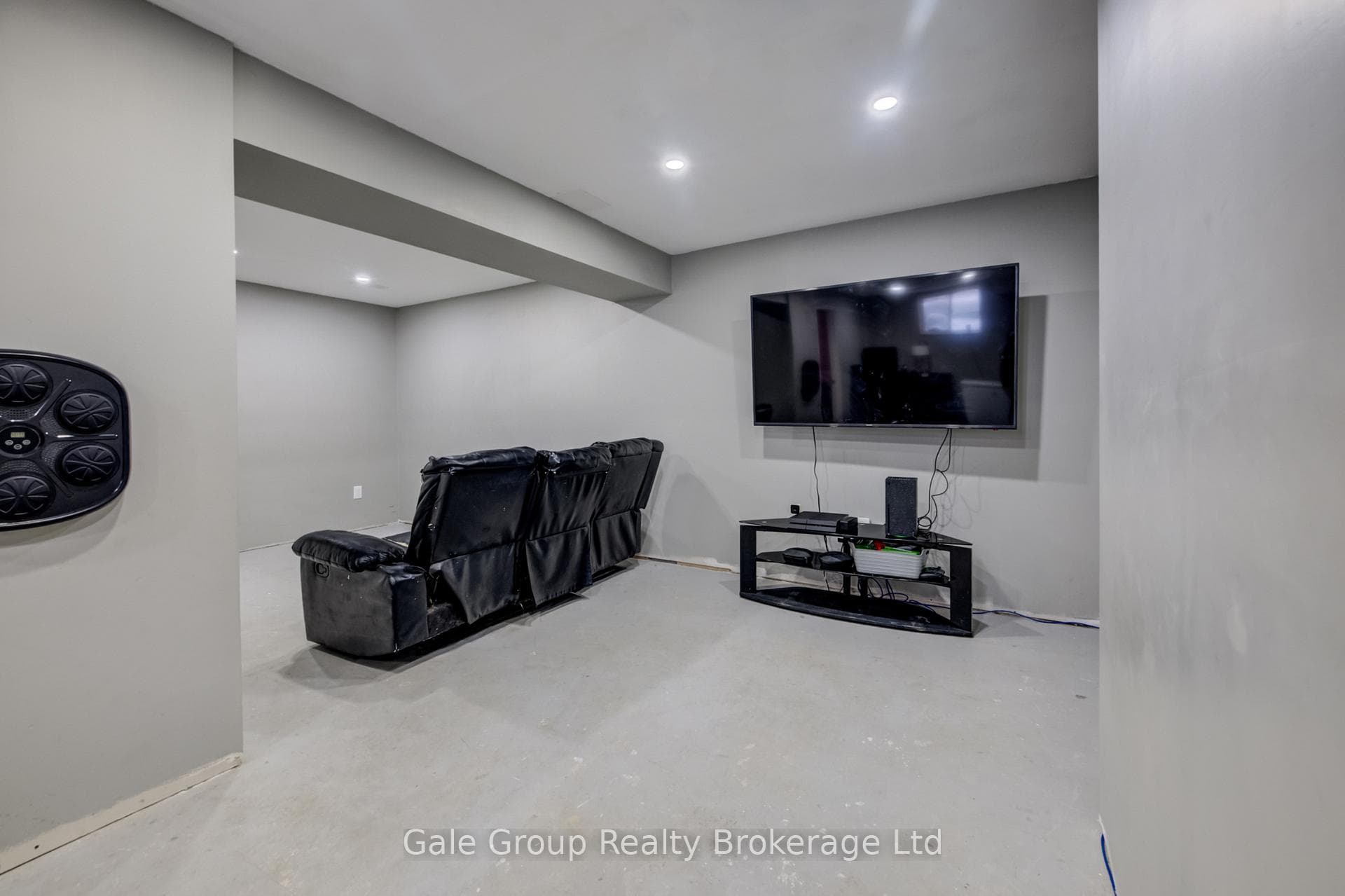 1444 DUNKIRK Avenue photo 29