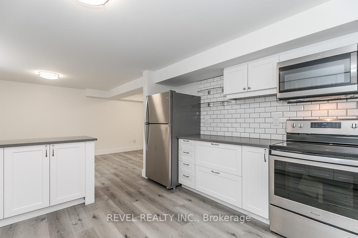 73 QUEEN Street Unit Lower photo 14