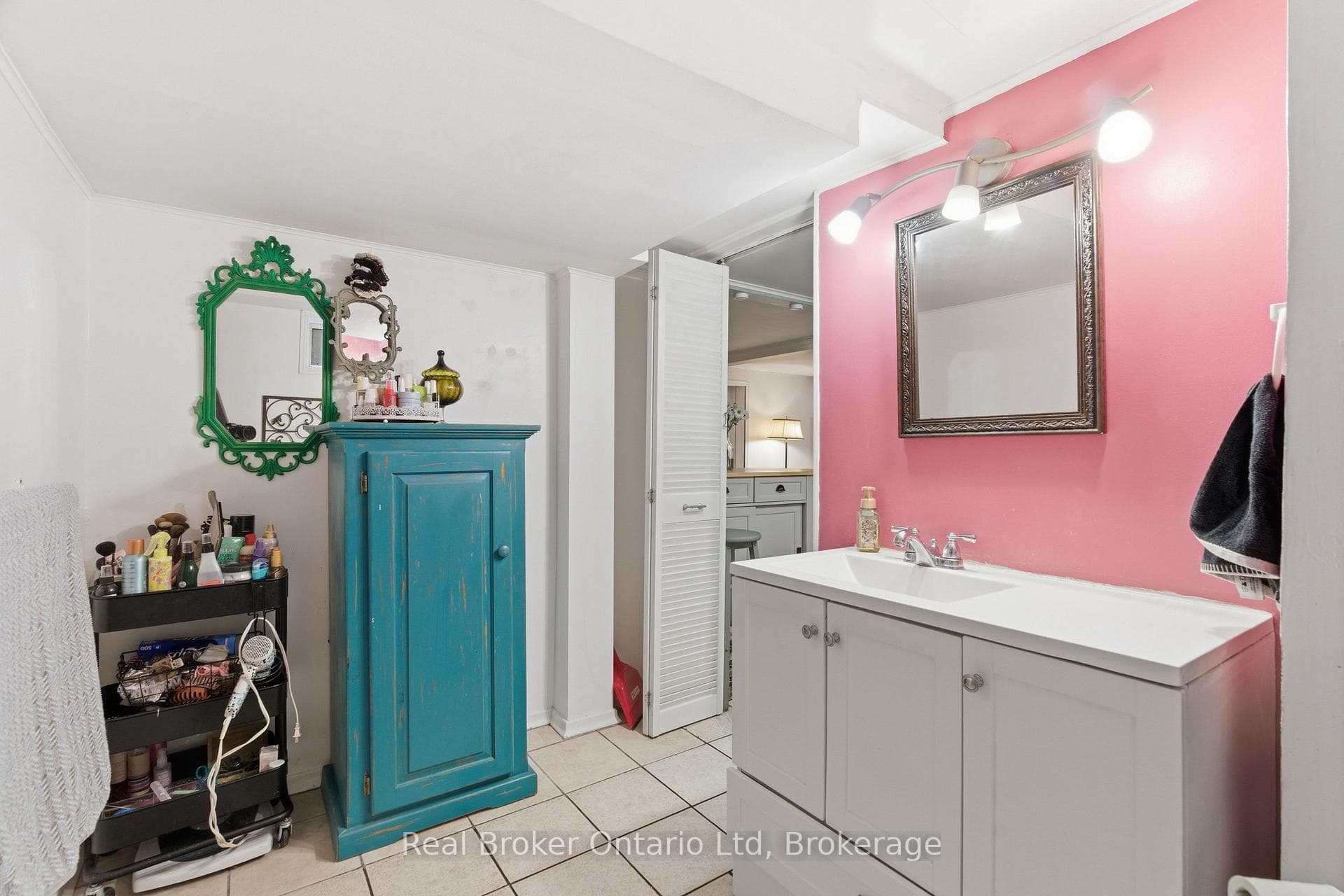6 Eleanor Court photo 36