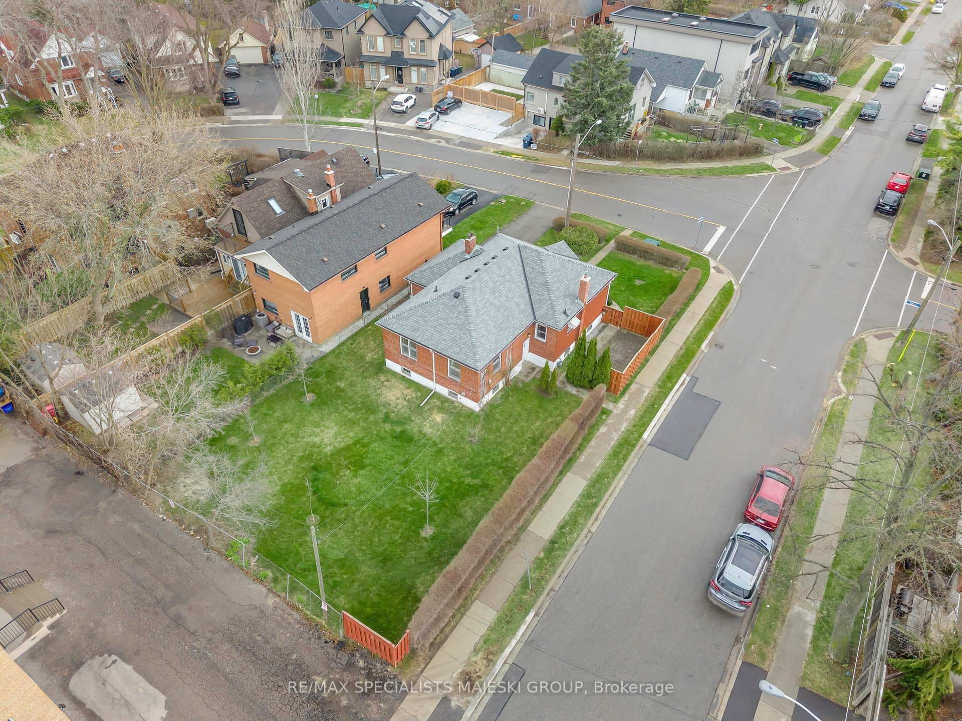 84 Alder Crescent photo 1