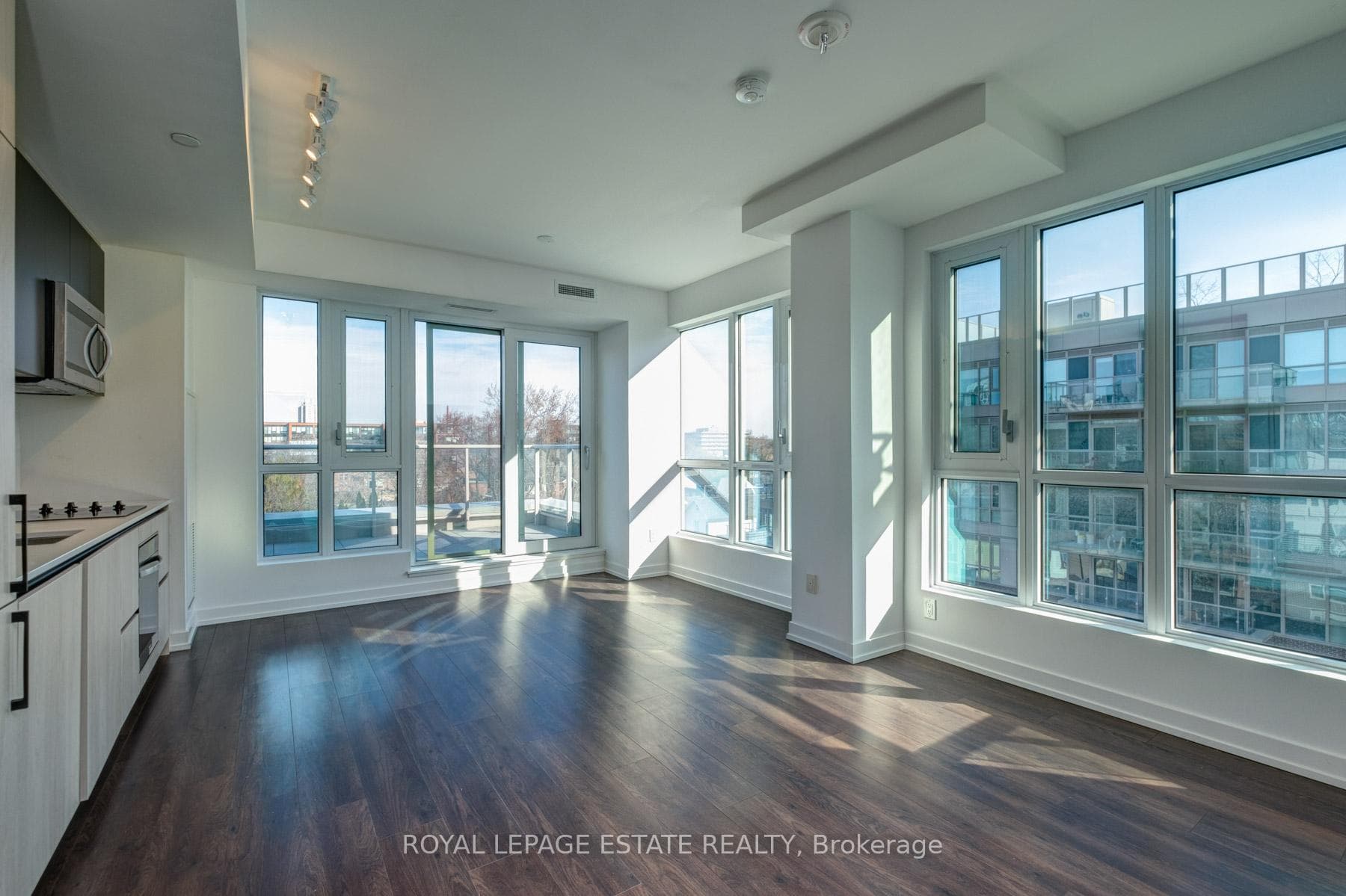 150 Logan Avenue Unit 610 photo 7
