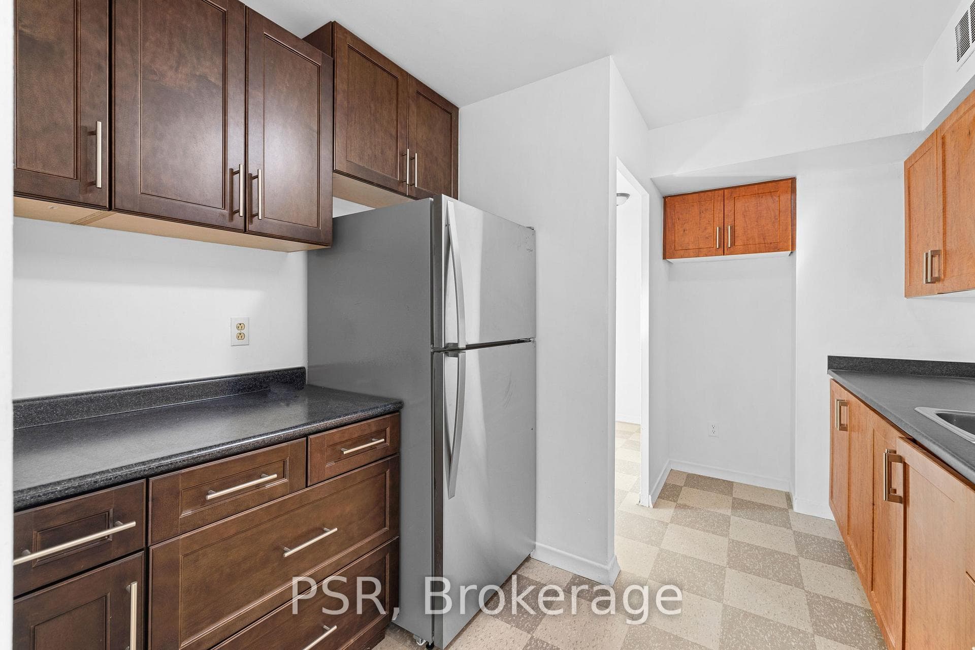 240 Markland Drive Unit 909 photo 9