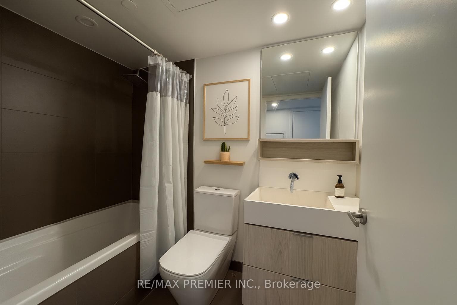 8 Hillsdale Avenue Unit 826 photo 10