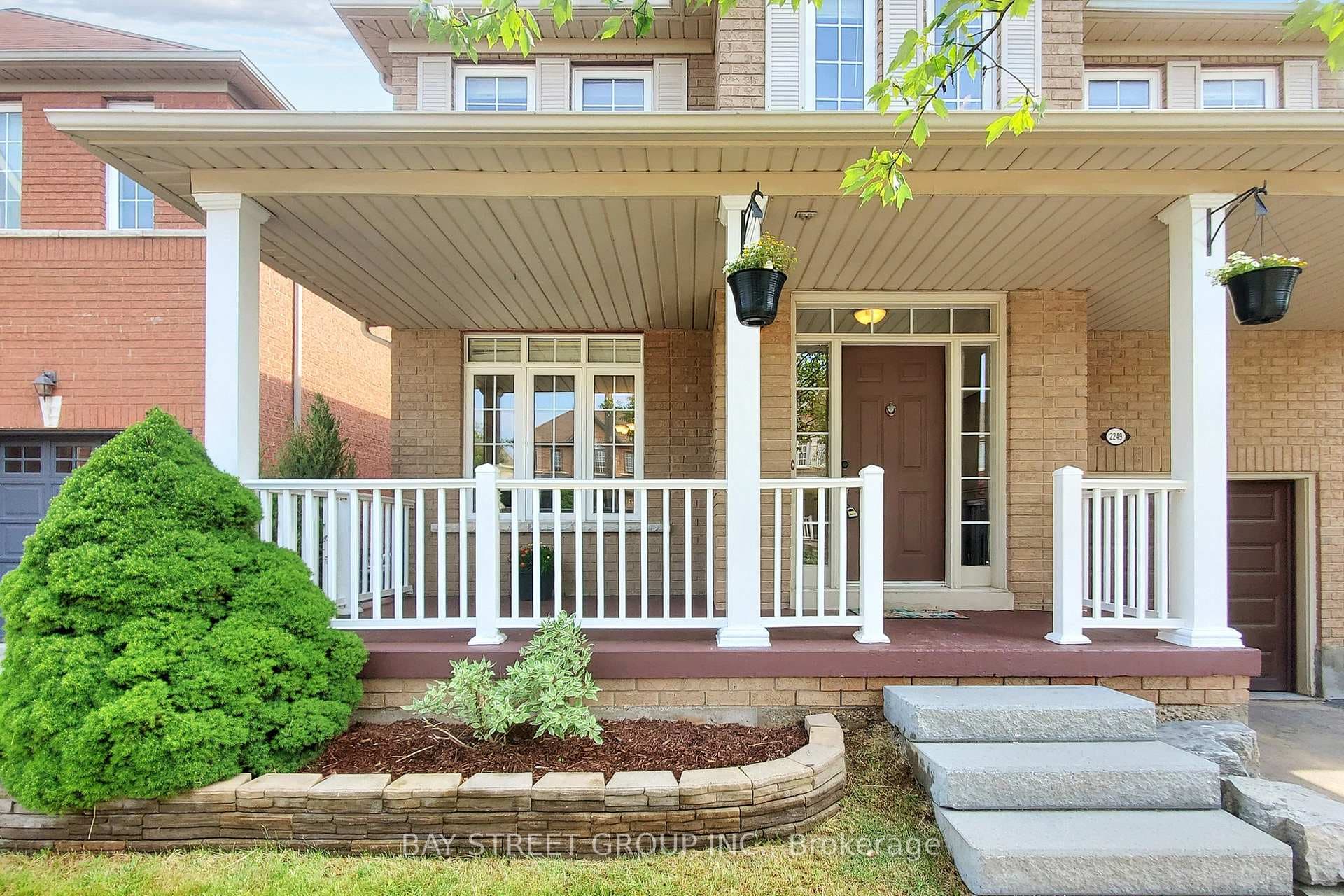 2249 Crestmont Drive photo 2
