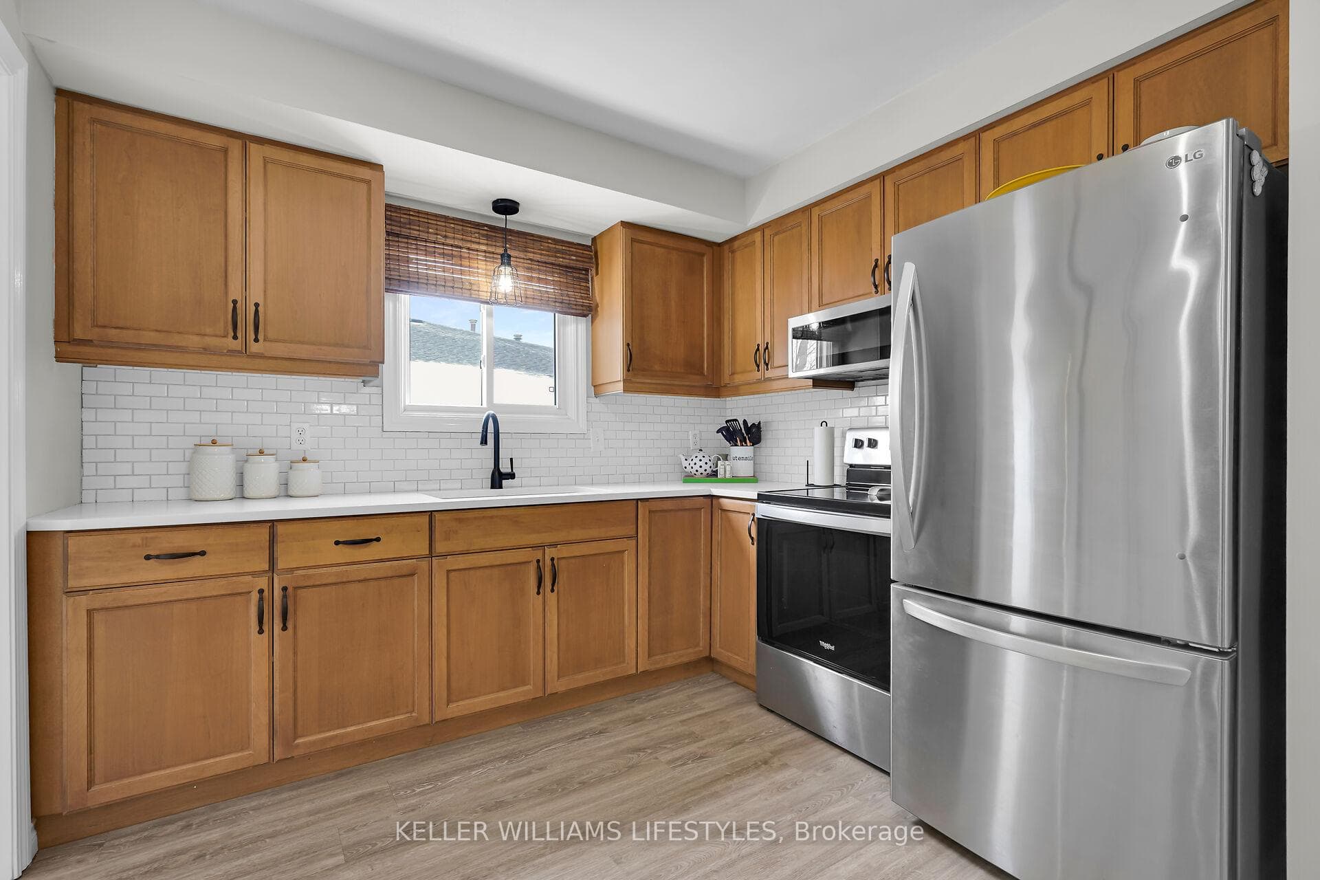 28 Vanier Place photo 12