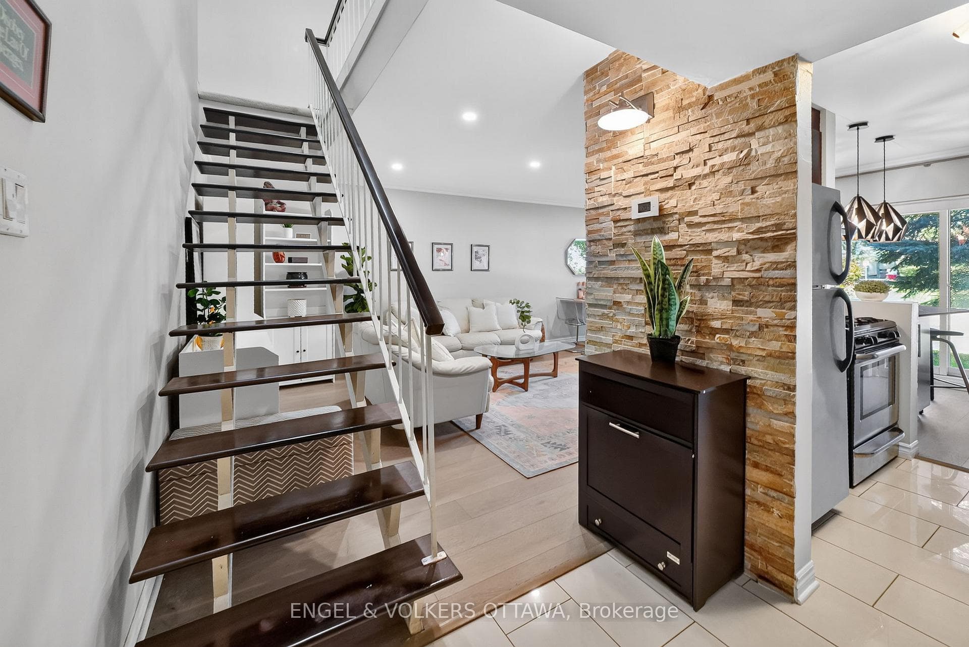12 CORKSTOWN Road Unit 119 photo 17